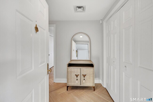 Foto del edificio - 43 Harbor Dr