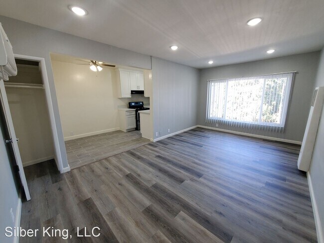 Building Photo - 111 N Mariposa Ave
