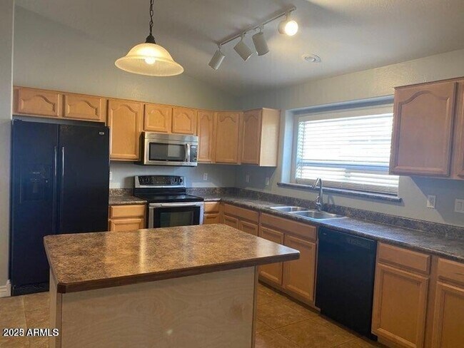 Foto del edificio - 533 E Angeline Ave