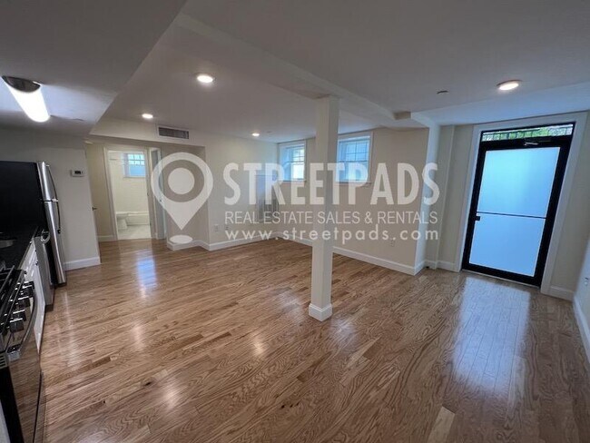 Building Photo - 2 bedroom in Cambridge MA 02138