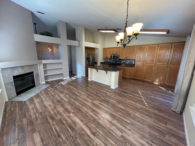 Foto del edificio - Beautiful Single Story 4 Bedroom, 2 Bath A...