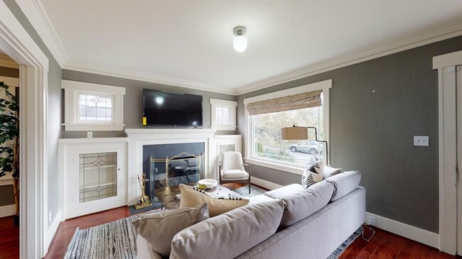 Photo - 812 W Bothwell St House