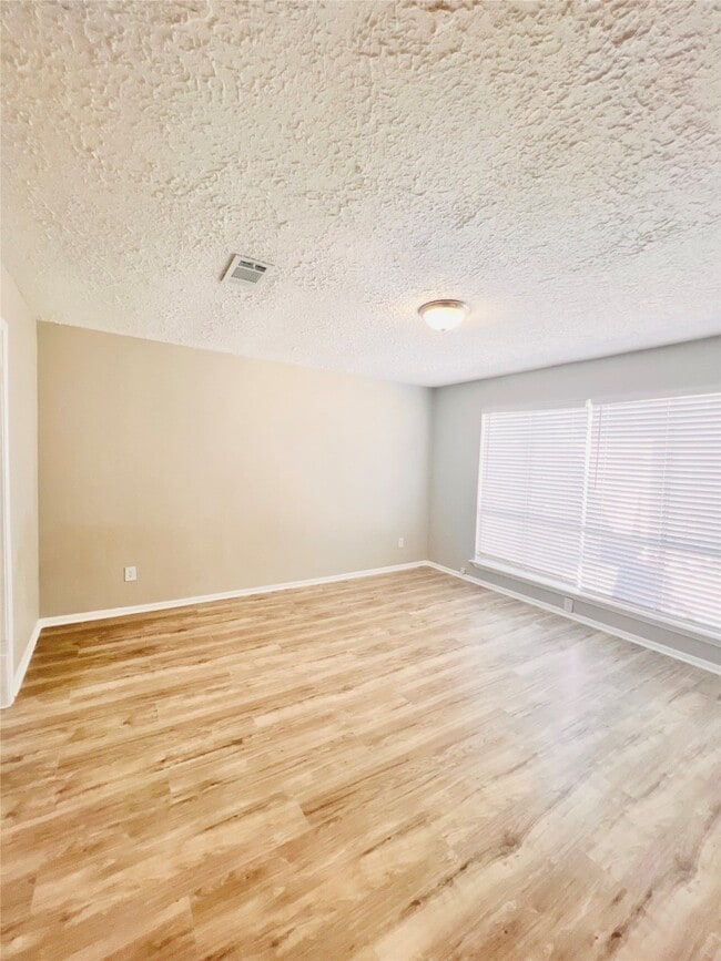 Building Photo - 8815 Brummel Dr
