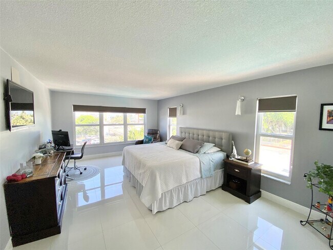 Foto del edificio - 3000 E Sunrise Blvd