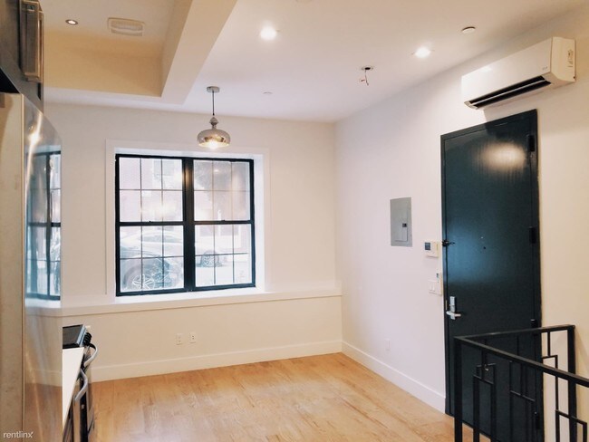 Building Photo - 4 br, 1 bath  - 173 Humboldt St