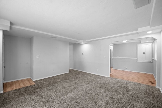 Building Photo - 5 Bedroom Northeast Spokane Home! - Availa...