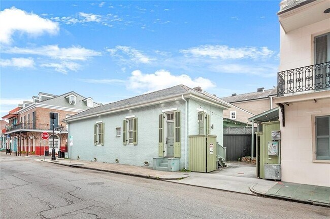 Building Photo - 1300 Chartres St