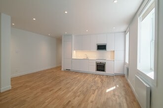 Building Photo - 2100 Rue du Fort