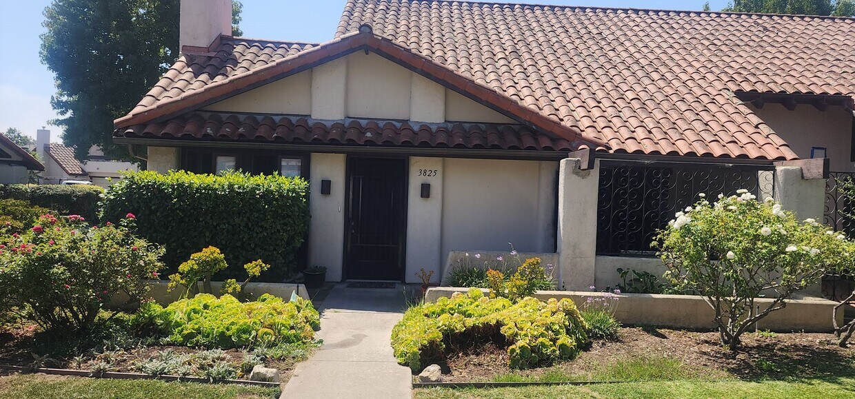 Foto principal - Modern & Fully Furnished Townhouse with Mo...