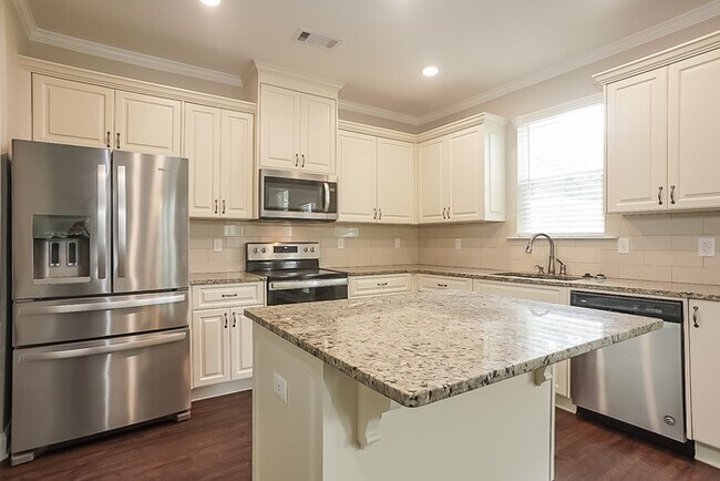 Building Photo - 911 Chesford Dr