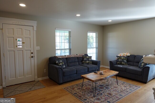 Foto del edificio - 1333 Holliday Dr