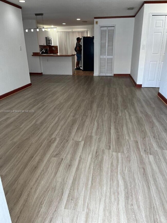 Foto del edificio - 5725 NW 109th Ave
