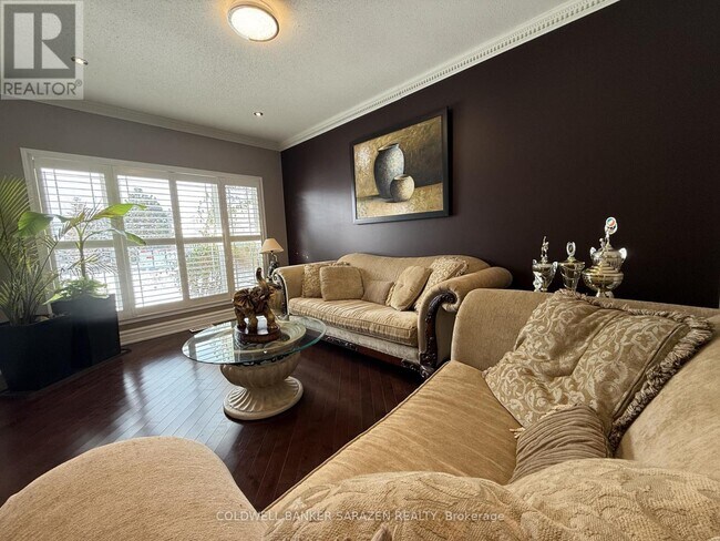 Photo du bâtiment - 302 Edgemoore Crescent