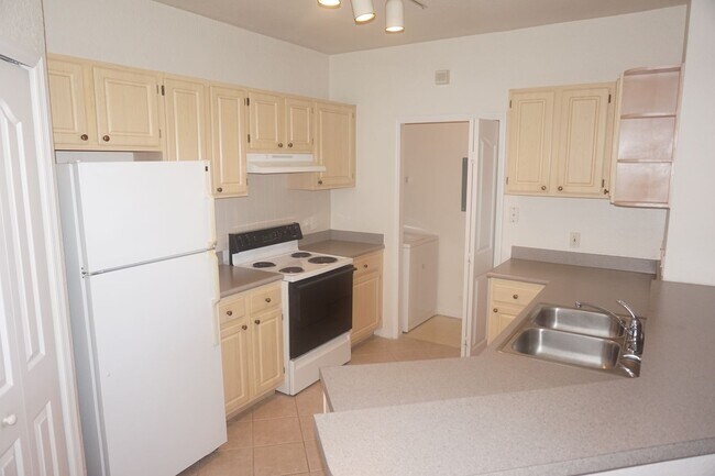 Building Photo - Spacious 2/2 In Visconti at Maitland