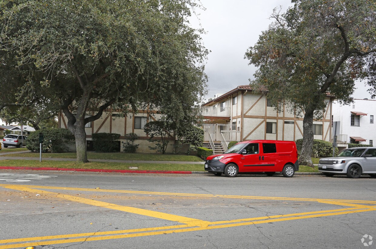 Foto del edificio - 400 Riverdale Dr