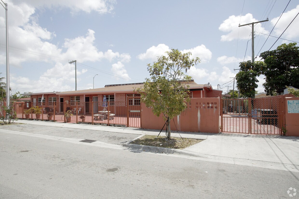 Foto del edificio - 825 SE 7th Ave