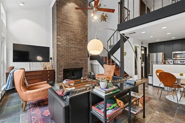 Foto del edificio - 4333 Bowser Ave