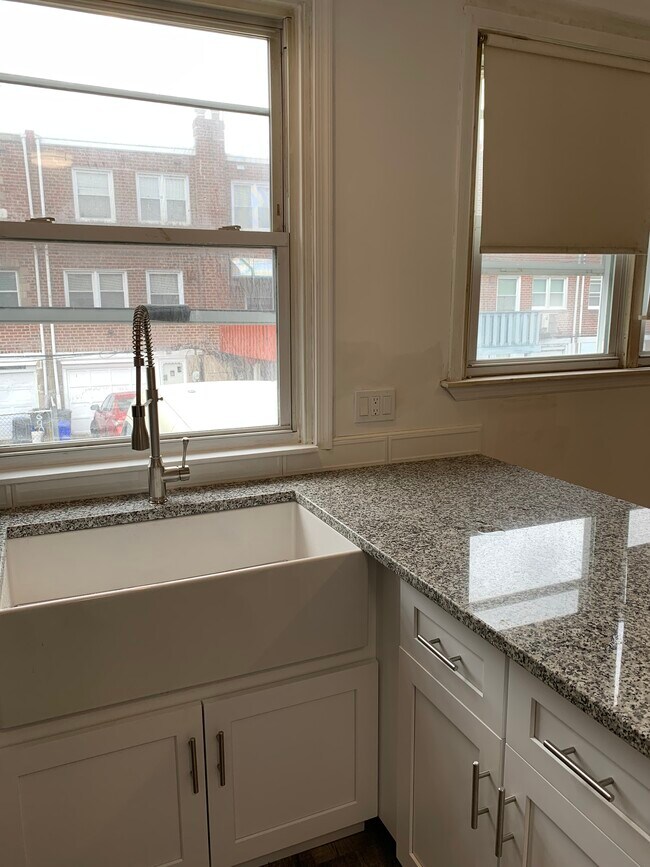 Foto del edificio - 6908 Revere St