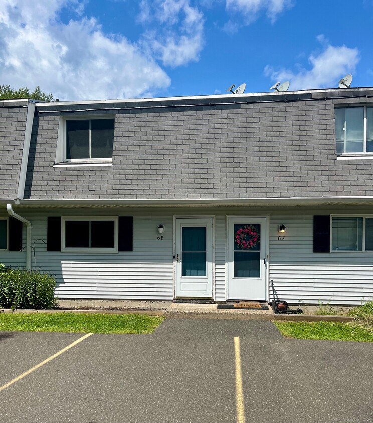 Primary Photo - 1568 Meriden Rd