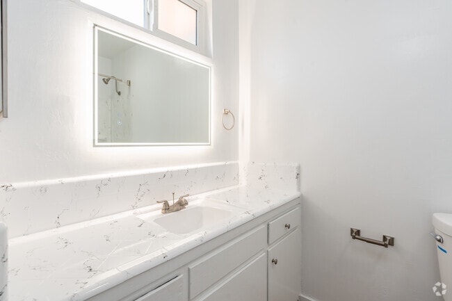 2BR, 2BA - 890SF - Primary Bathroom - 1600 W. 5th St.