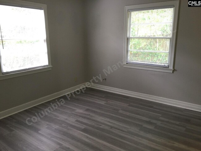 Building Photo - 831 S Kilbourne Rd