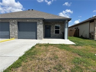 Building Photo - 2426 S Vly Cir