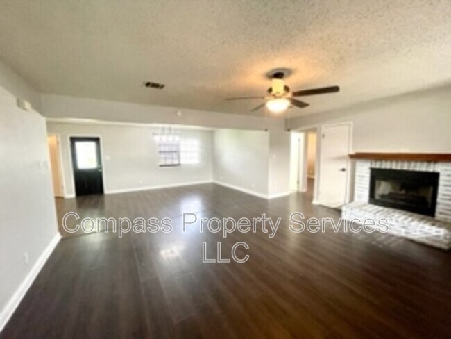 Building Photo - 396 Fernwood Dr