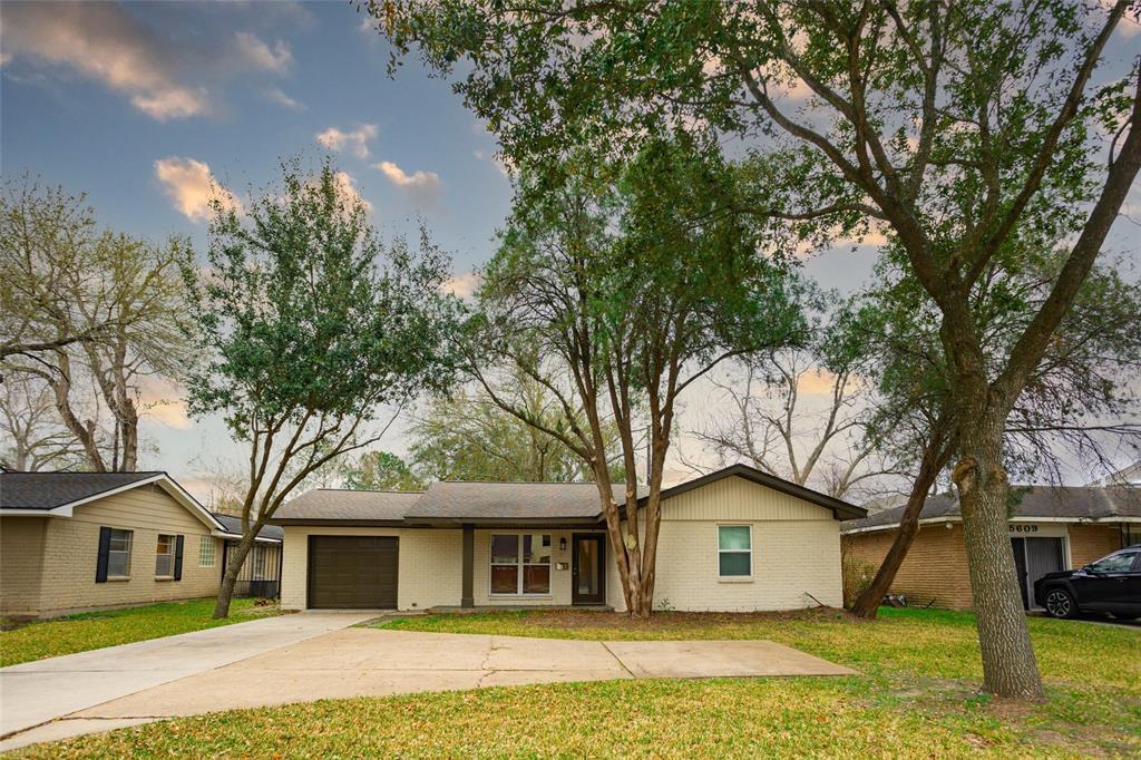 Foto principal - 5607 Newcastle St