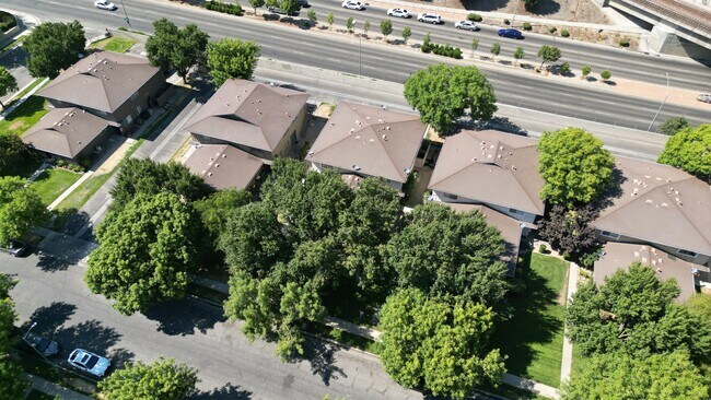 Building Photo - 4986 N Holt Ave
