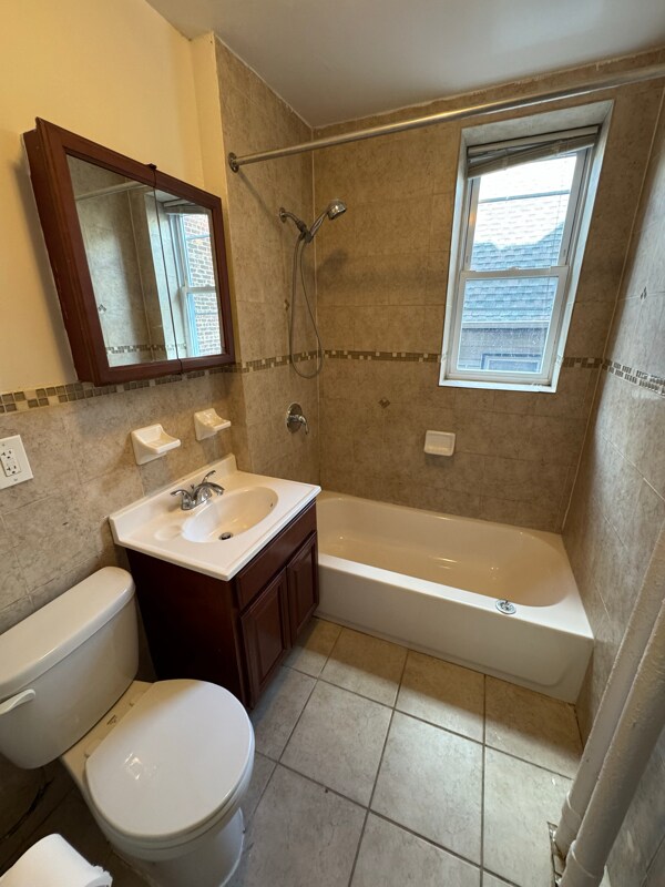 Foto principal - 1084 John F. Kennedy Blvd