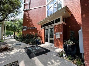 Building Photo - 2950 McKinney Ave