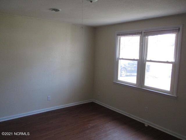 Building Photo - 512 Elm St