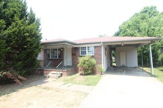 Building Photo - 716 24th Ave W