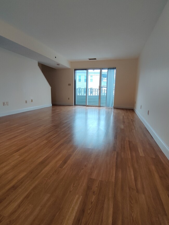 Building Photo - 154 North Beacon St