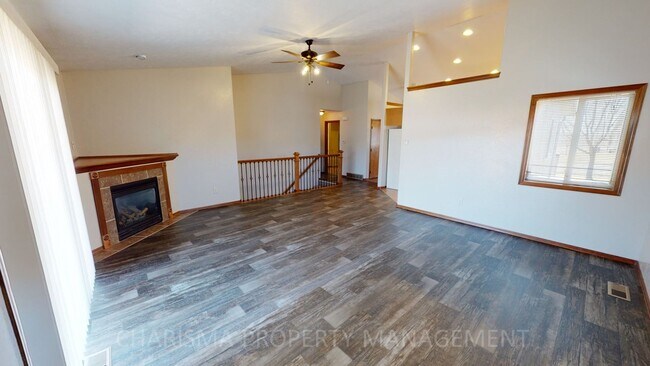 Building Photo - BEAUTIFUL 4 BD, 2 BA TOWNHOME WITH A FULLY EQUIPED KITCHEN, VAULTED CEILINGS, FIREPLACE, ATTACHED...