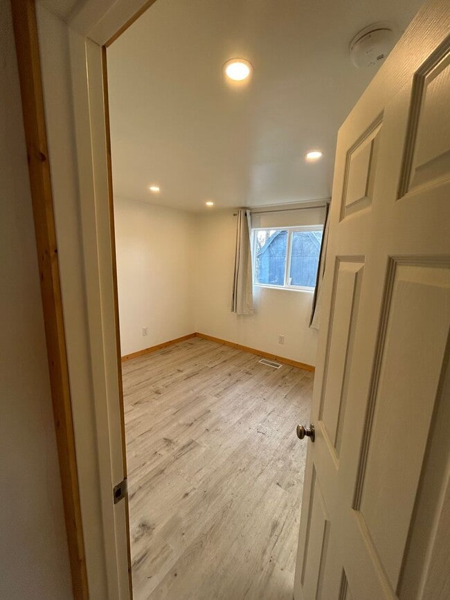 Building Photo - 156-166 A St W (CG)