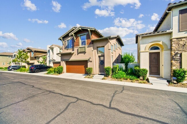 Building Photo - Scenic 3BR House in Oceanside