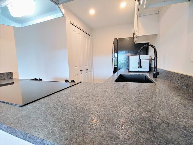 Building Photo - 16850 SW Gleneagle Dr