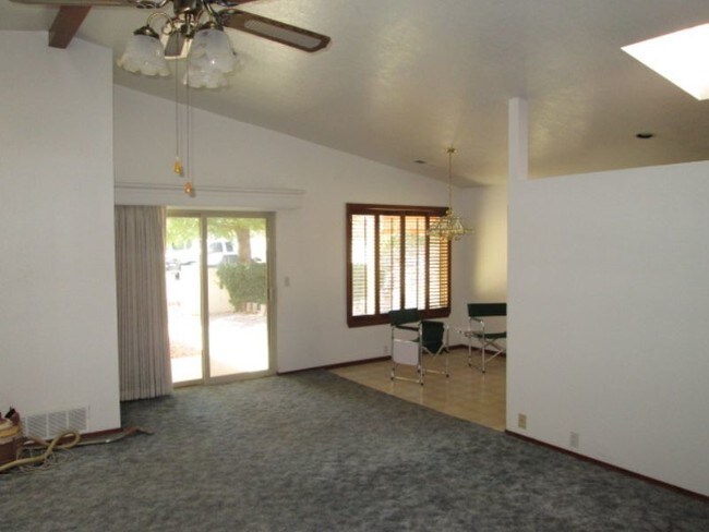 Building Photo - 10600 Towne Park Dr NE