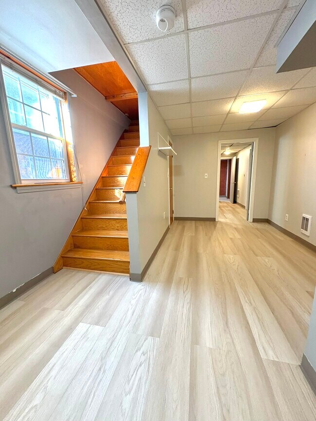 Dormitorio con armario (Vista 2) - 397 Boylston St