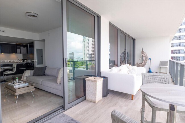 Building Photo - 1451 Brickell Ave