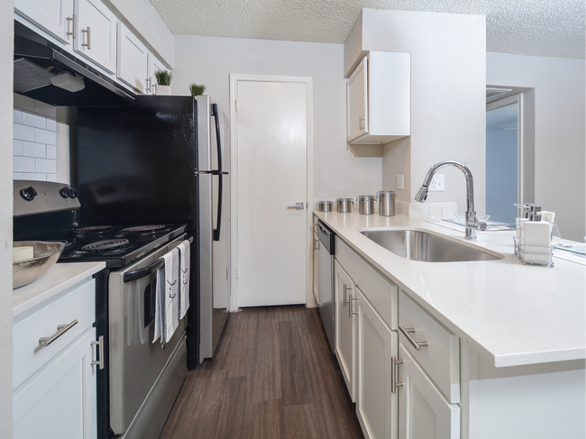 Cocina moderna - Stoney Ridge Apartments