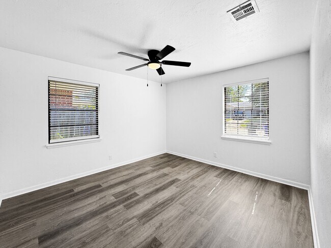 Foto del edificio - 513 Manor Dr