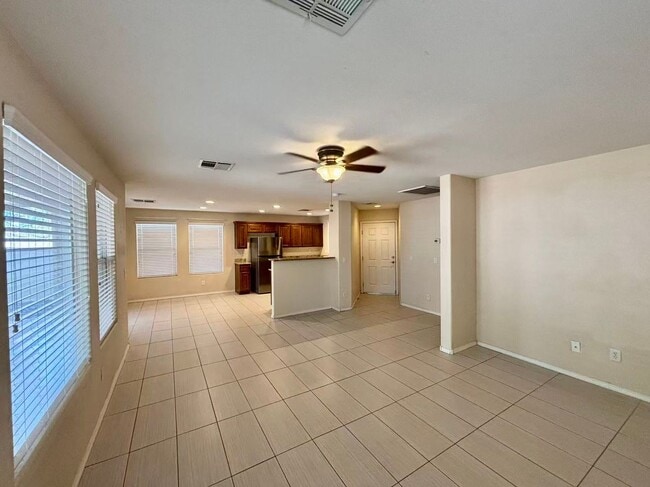 Foto del edificio - Beautiful 4 bedrooms home in desirable Green Valley