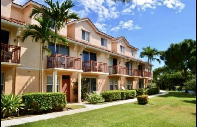 Foto del edificio - 2046 Alta Meadows Ln