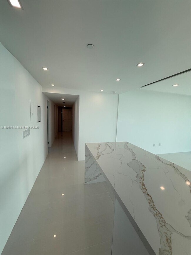 Foto del edificio - 800 Claughton Island Dr