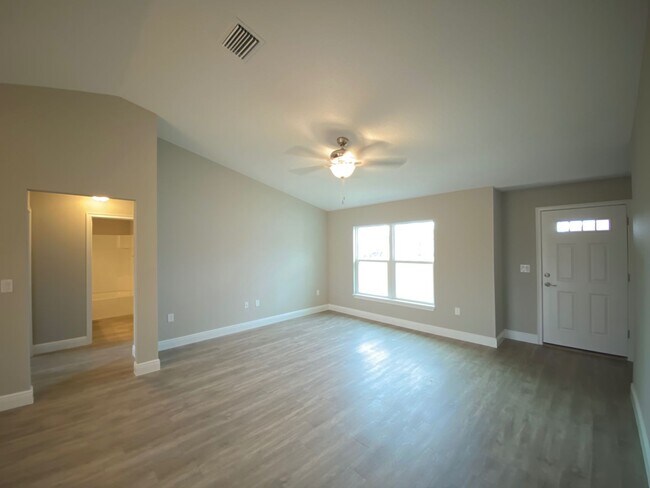 Foto del edificio - Silver Spring Shores - 3/2/2  **Won't Last***