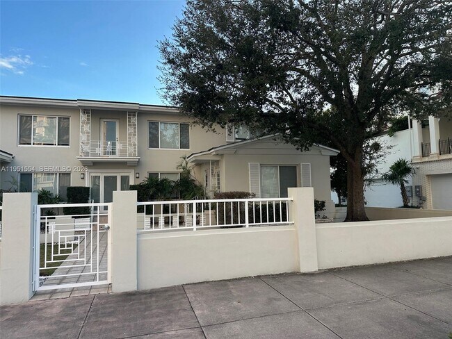 Foto del edificio - 738 Biltmore Way