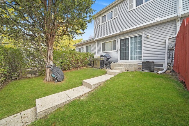 Building Photo - 403 Gainsborough Ct
