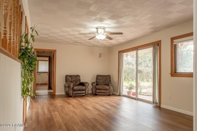 Foto del edificio - 118 S Demanade Blvd